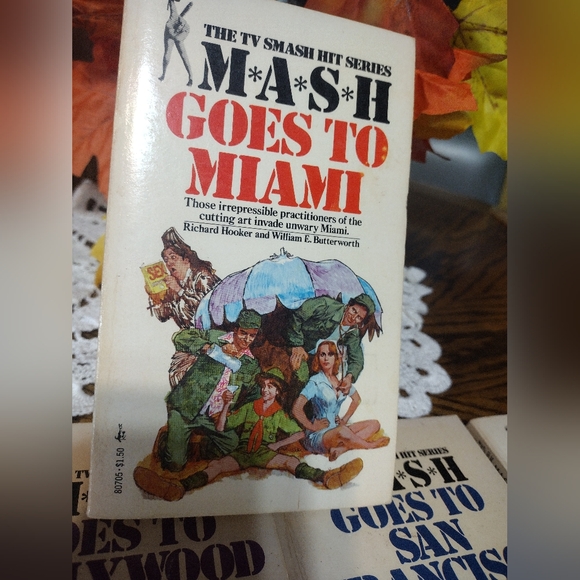 Seven "M*A*S*H" TV Show Books by Richard Hooker & William Butterworth Pre-owned - Picture 7 of 13